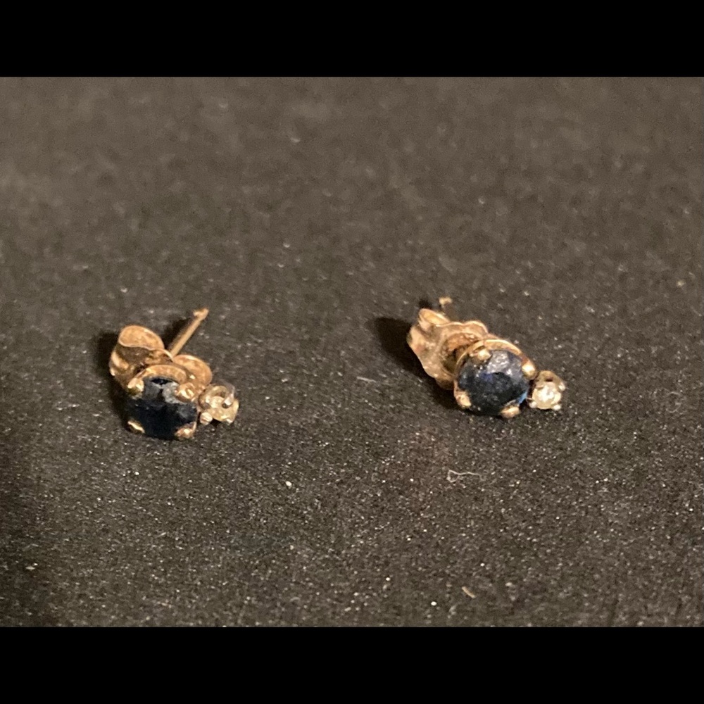 0.8 gram Onyx & White Sapphire earrings